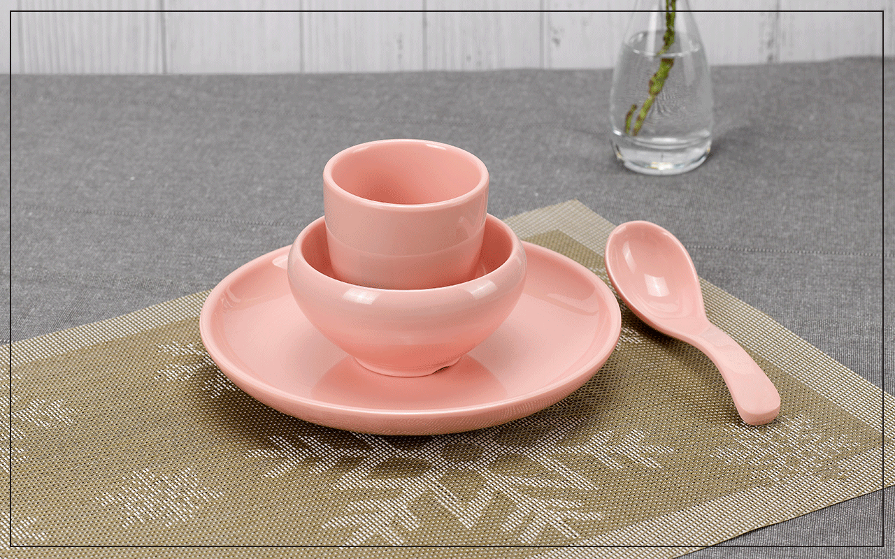 <strong>乐动注册餐具-酒店创意摆台</strong>