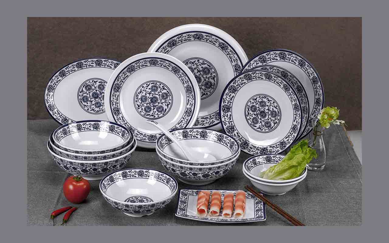 <strong>青花瓷餐具套装</strong>