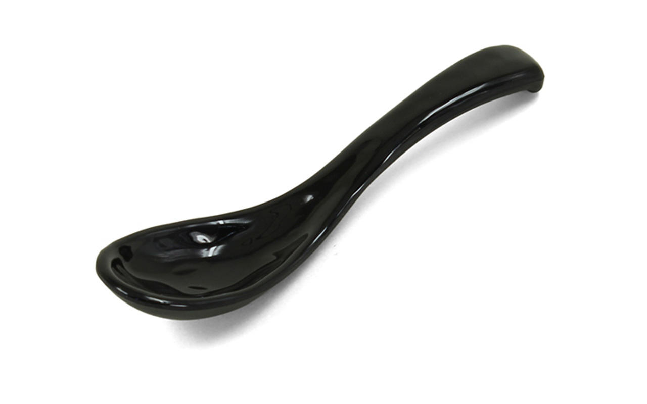 黑色汤勺