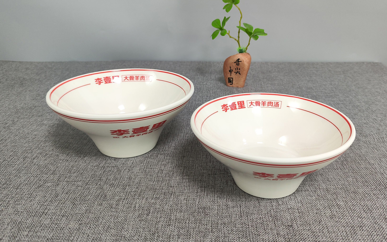 乐动注册高脚碗