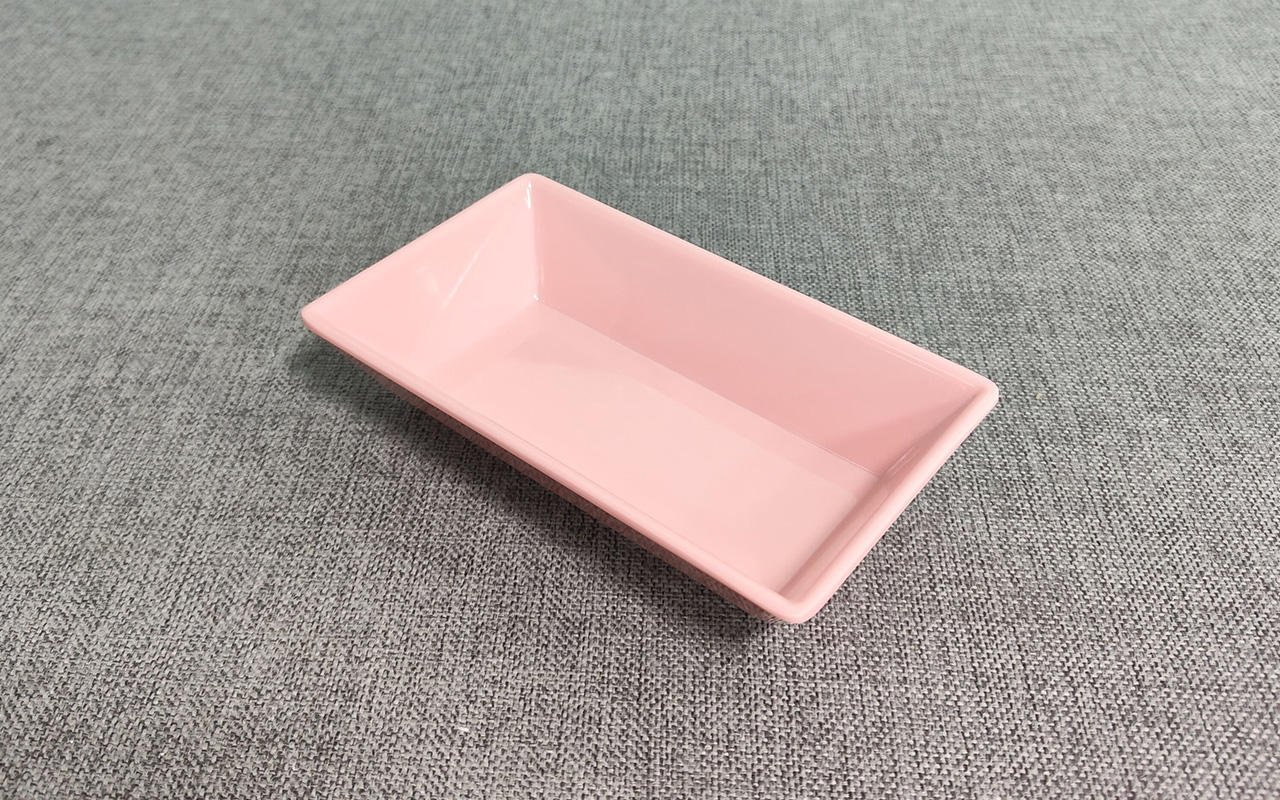 季季红自助火锅店餐具